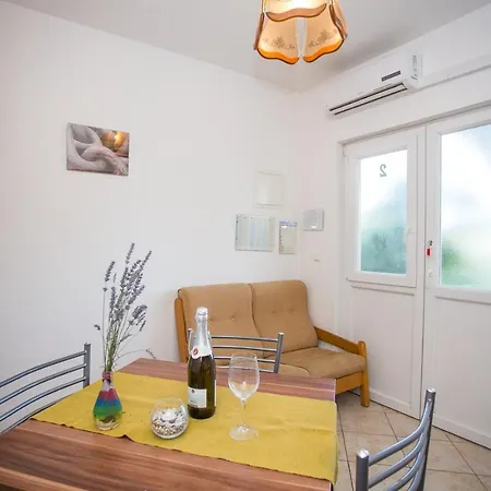 Mala Karla 1685 Guest house 3*