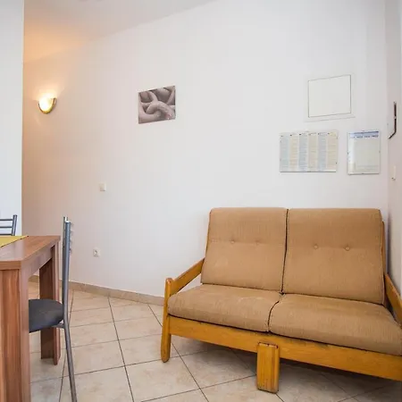 Mala Karla 1685 Guest house