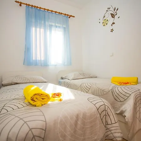 Mala Karla 1685 Guest house